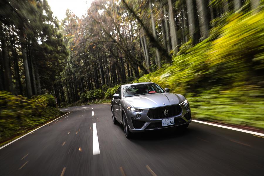  Maserati Levante Trofeo 2018 года  (JP) (фото 11 из 13)